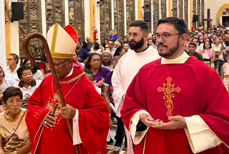 Padre Augusto Eduardo assume Paróquia de São João Batista, em Mirandiba